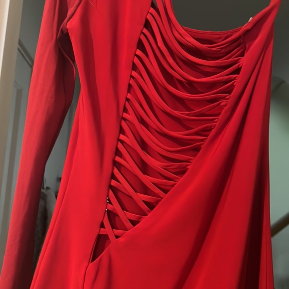 GORGEOUS RED DRESS - Picture 3 of 5